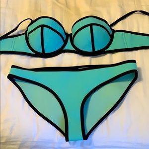 TRIANGL BIKINI!